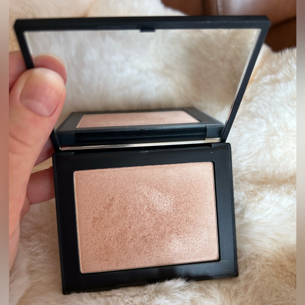 NARS Fort de France Highlighting Powder Discontinued